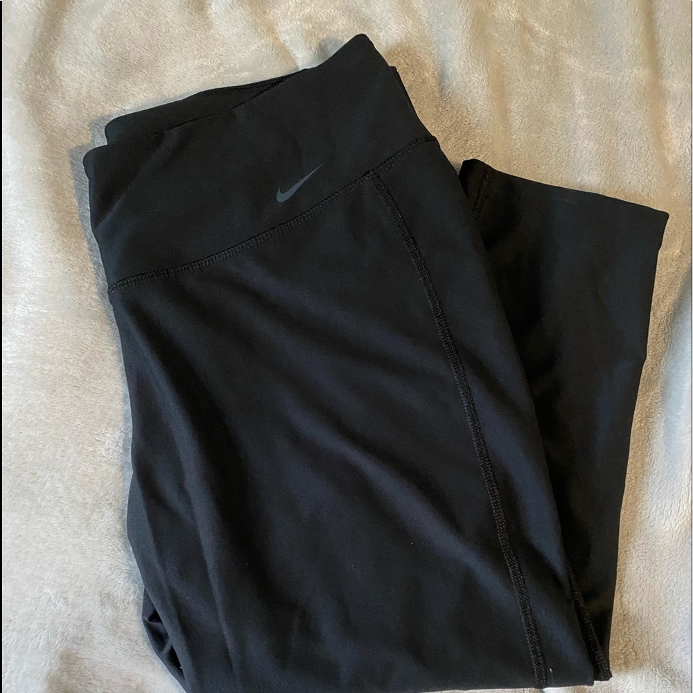 Nike woman’s crop black workout leggings XL